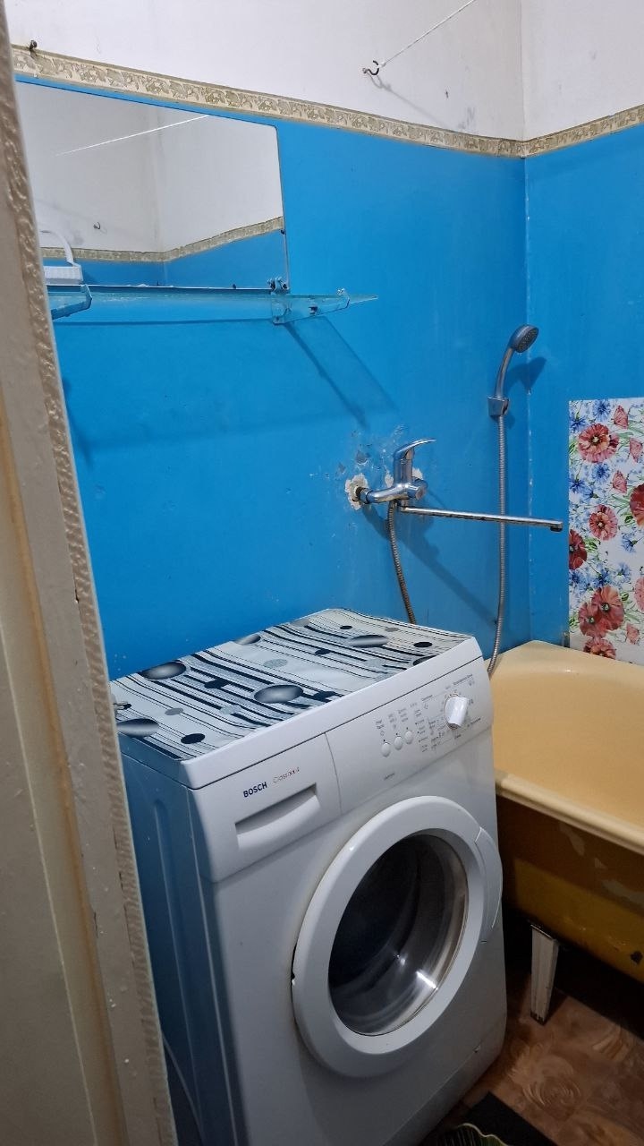 Сдаётся на длительный срок однокомнатная квартира на 5/9 этажного дома по ул. Ленина, район Центра занятости. Квартира оборудована всем необходимым для комфортного проживания. Цена 15000 руб. (торг уместен) + коммунальные услуги +услуги риэлтора 50%. Оплата за первый и последний месяц. Т.+79595743758...