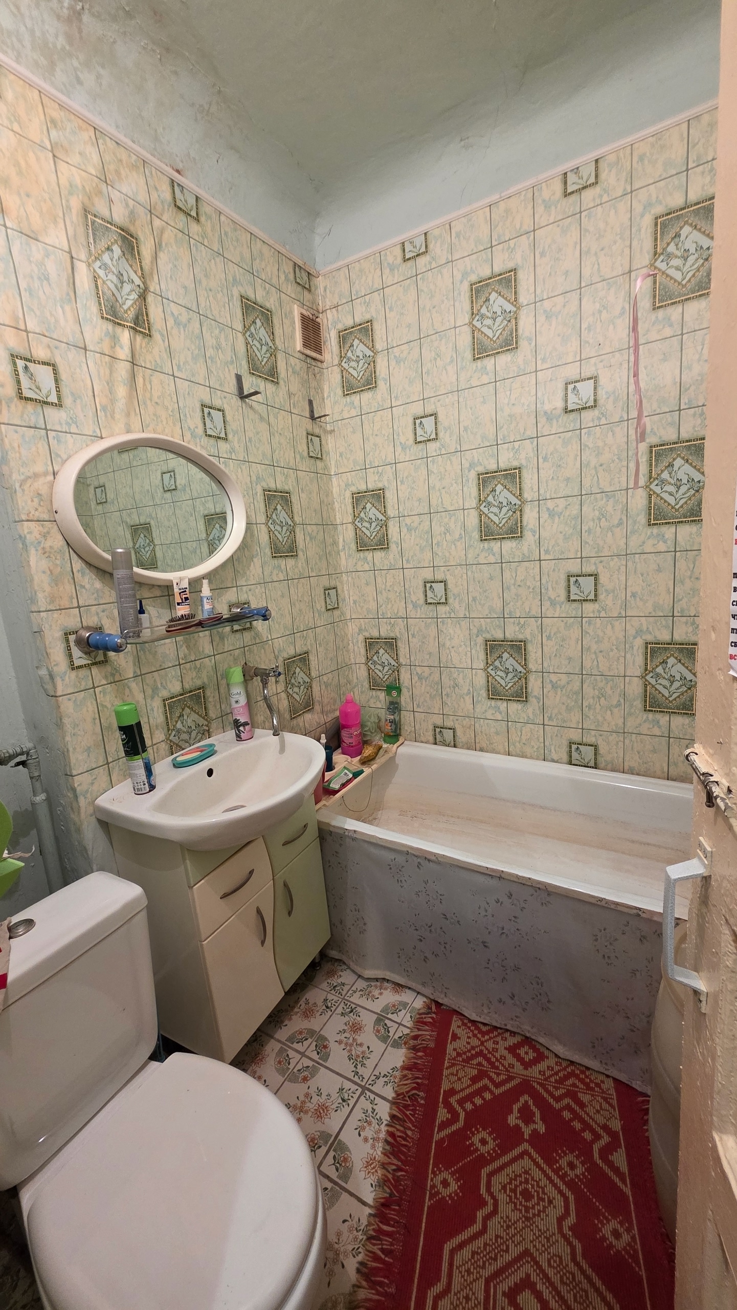 🏢Продаётся 1-комнатная квартира, г.Червонопартизанск, ул. Шахтёрская, 2-й этаж, есть балкон. Площадь =33,1 м2. 🛠Газовое индивидуальное отопление, котёл. Окна металлопластиковые. Вся мебель остаётся. Газовая печь. Хорошая уютная квартира. Цена 750 тысяч. 👨👩👦👦 Можно за материнский капитал. 📄🇷🇺 Документы РФ. ...