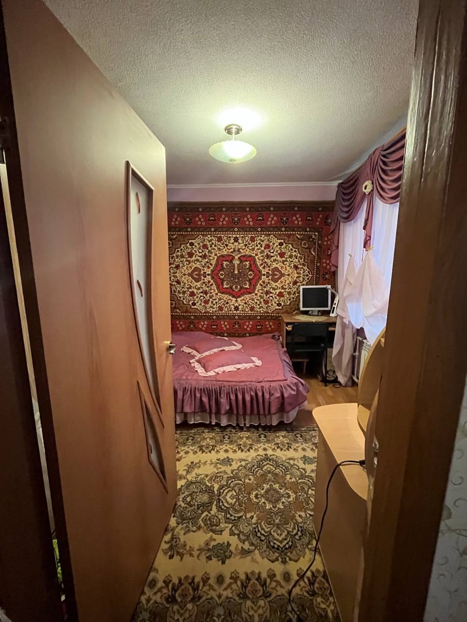 Продам 3-х комнатную квартиру на Волкова 3/5 . Общая площадь 45 м2. Квартира утеплена , новая м/п рама на балконе , новое отопление, разводка, канализация. Мебель вся остается . Отличное месторасположение , около дома лицей «Интеллект» детские сады. Супермаркеты , кинотеатр, рынок. Отличная транспортная развя...
