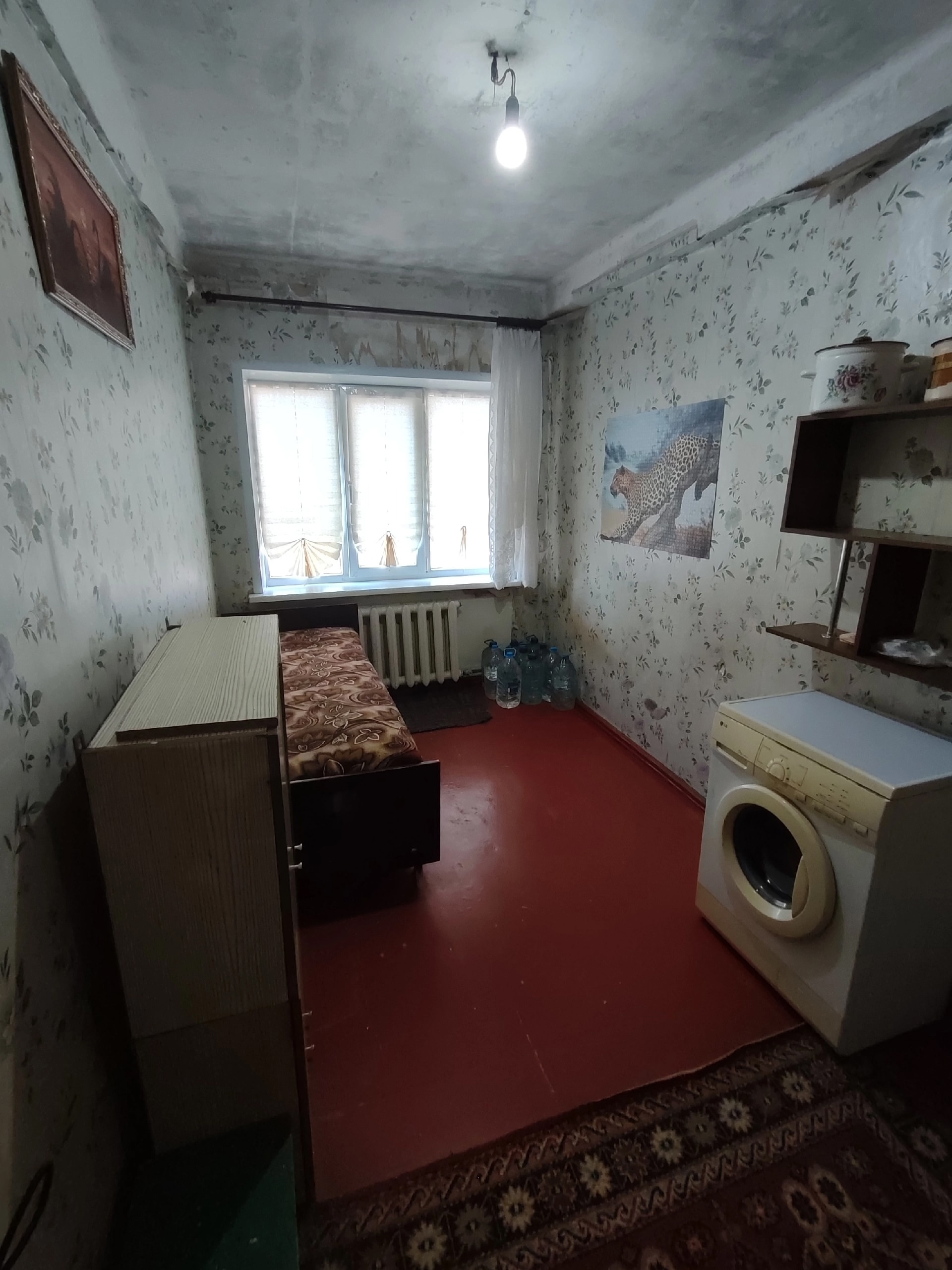 Продается 2 комнатная квартира в г. Стаханов по ул. Проспект Ленина 17/б 2-5этажного дома, пластикавые окна, индивидуальное отопление, есть балкан,документы готовы для продажи, 1.2🍋все вопросы 89998791907....