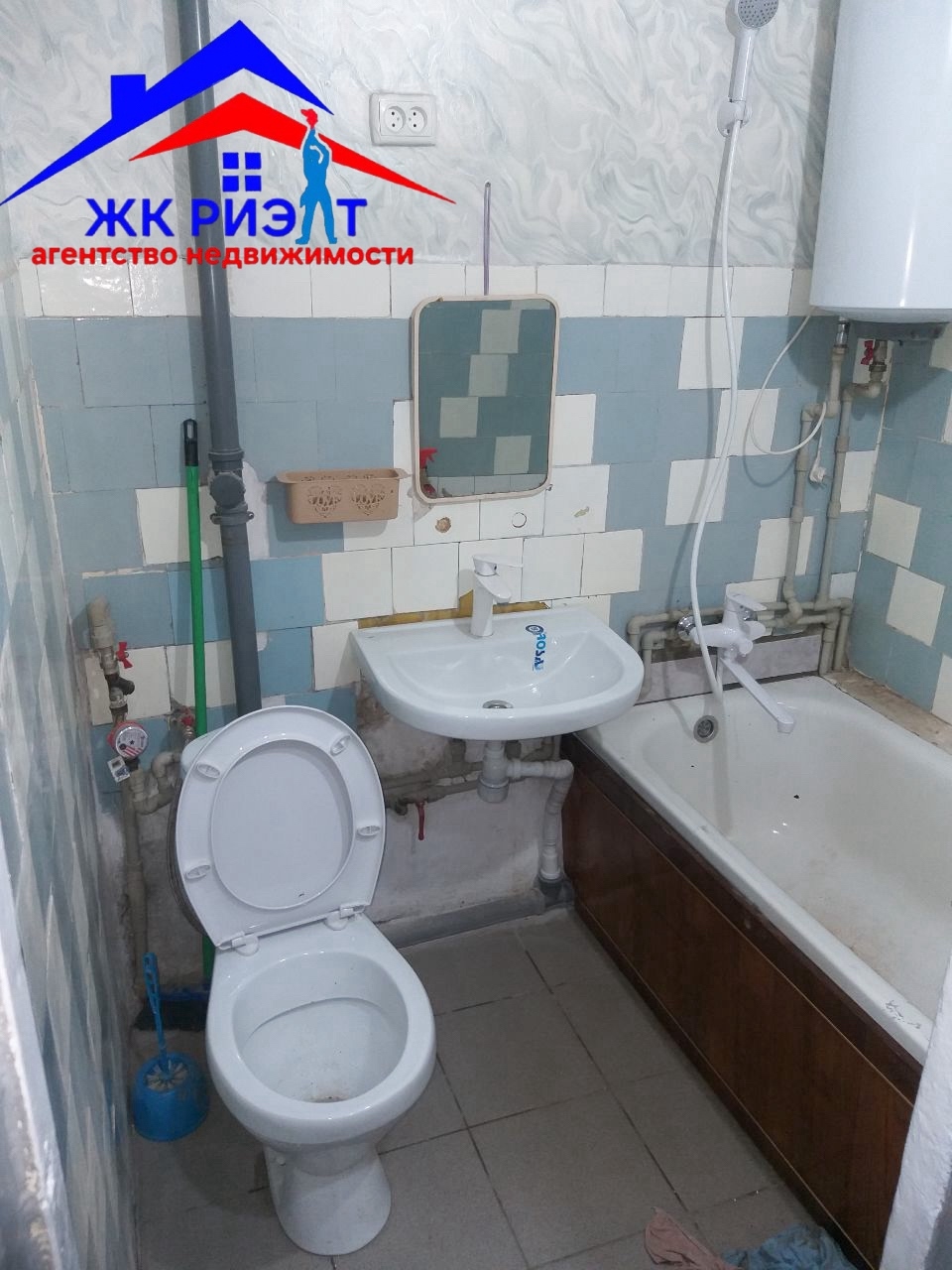 Сдам 2-х комнатную квартиру на Таксопарке г.Луганска. 5 этаж ⭐️Вся необходимая мебель в наличии. ⭐️ Новая бытовая техника — бойлер, стиральная машина — все есть Вся инфраструктура в шаговой доступности — магазины, школа, ТЦ 💰Цена 40 тыс. руб. + коммун.услуги+залог(последний месяц) + услуги АН единоразово при ...