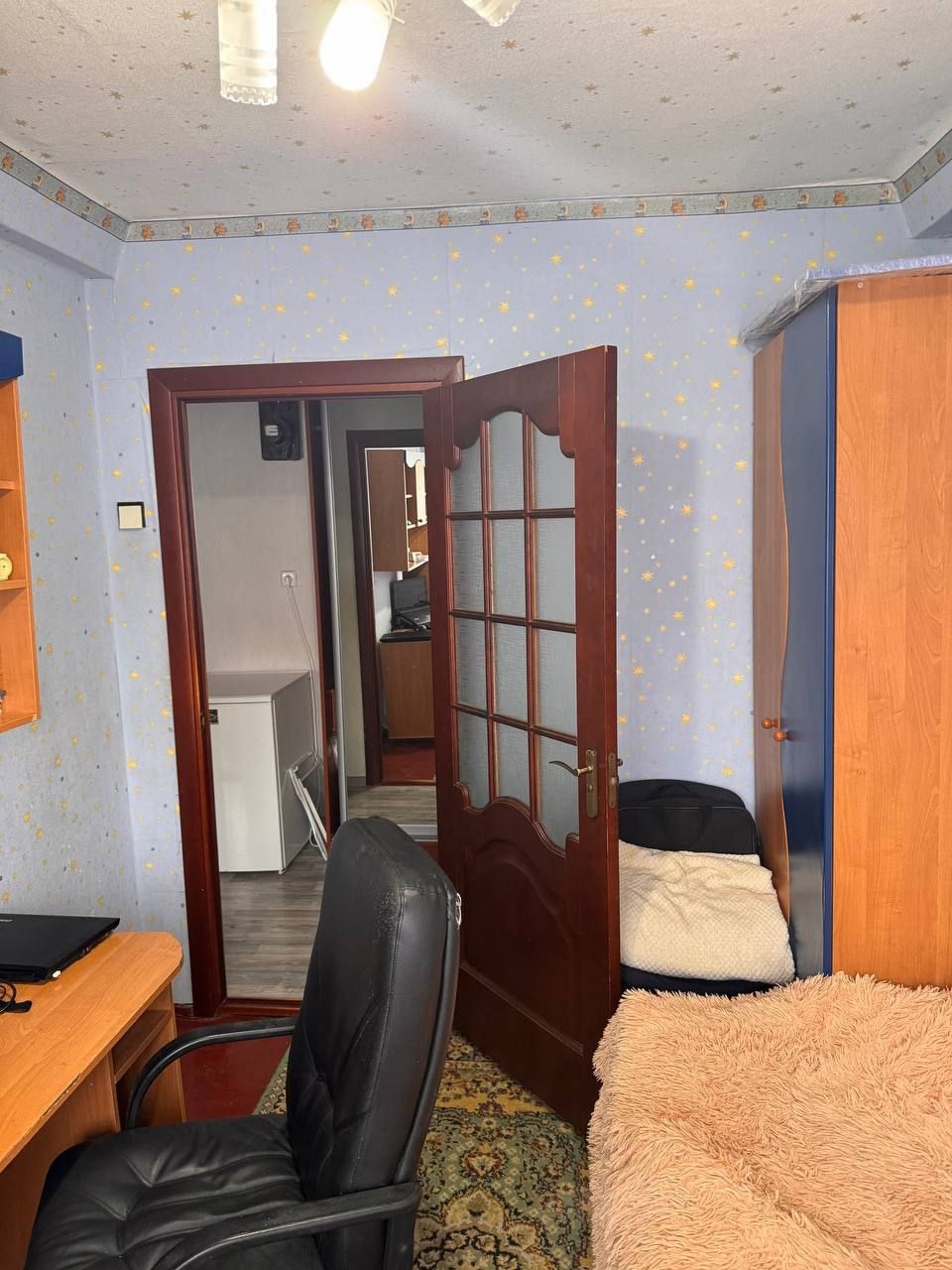 Продаётся в Луганске 2-х комнатная квартира (кв. Ватутина) ✅4 этаж 5-ти этажного дома ✅44 кв.м ✅комнаты изолированны ✅не угловая ✅кондиционер ✅Балкон застеклен ✅Состояние жилое ✅санузел совместный ✅новый бойлер ✅Отличная транспортная развязка ✅Рядом школы, садик,маш.институт, супермаркет, магазины ✅, хозяин в...