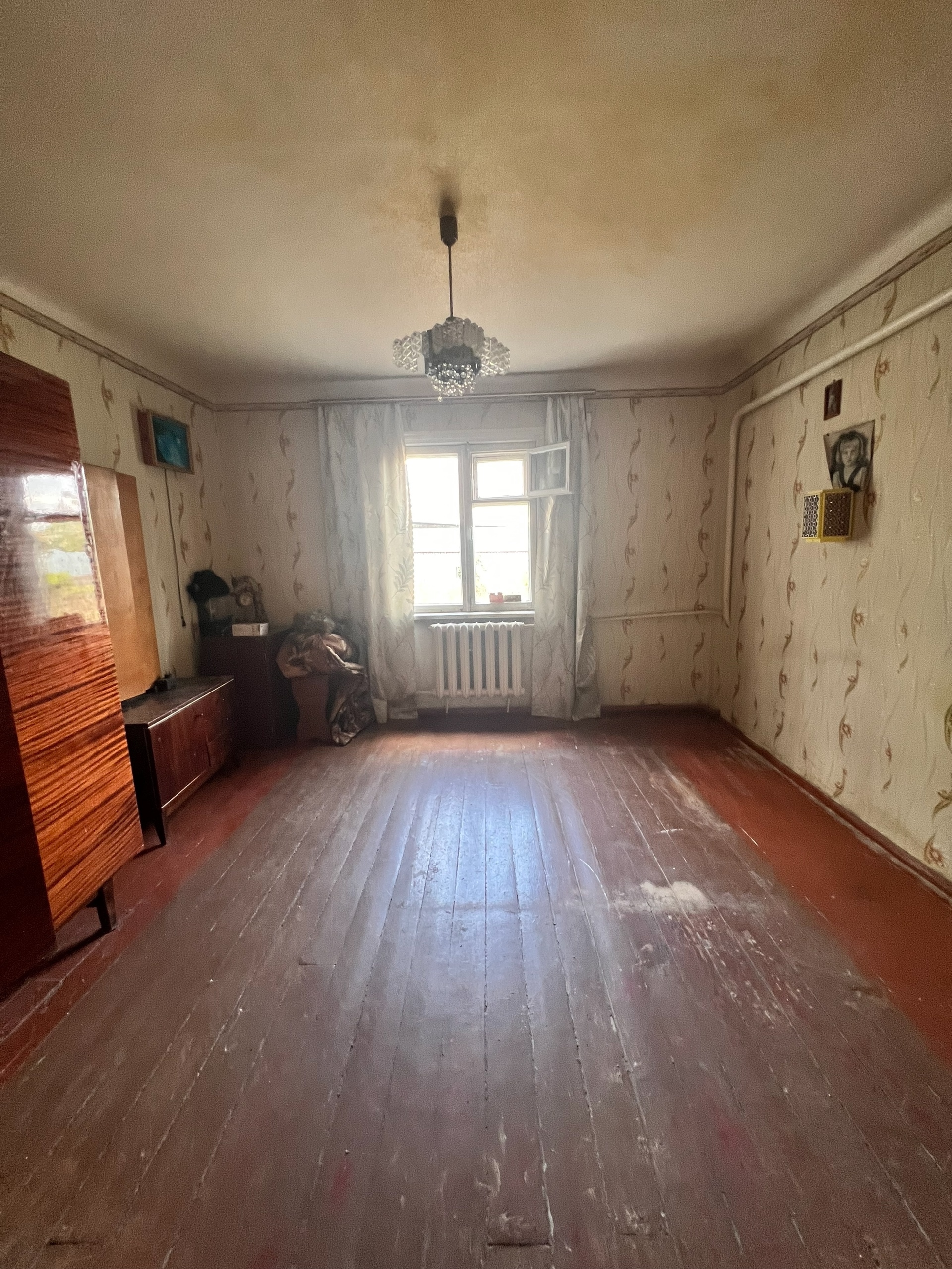 ❇️ Продажа дома Макеевка, Кировский район, ул. Шаумяна, (ориентир школа № 36) - S=96.7 м2; - 6/100 земли (не приватизирована); - кирпичный; - газифицирован, газовый котёл; - зал, две спальни, прихожая, кухня, столовая, санузел в доме; - две кладовые, погреб; - имеется комната для установки накопительного бака...