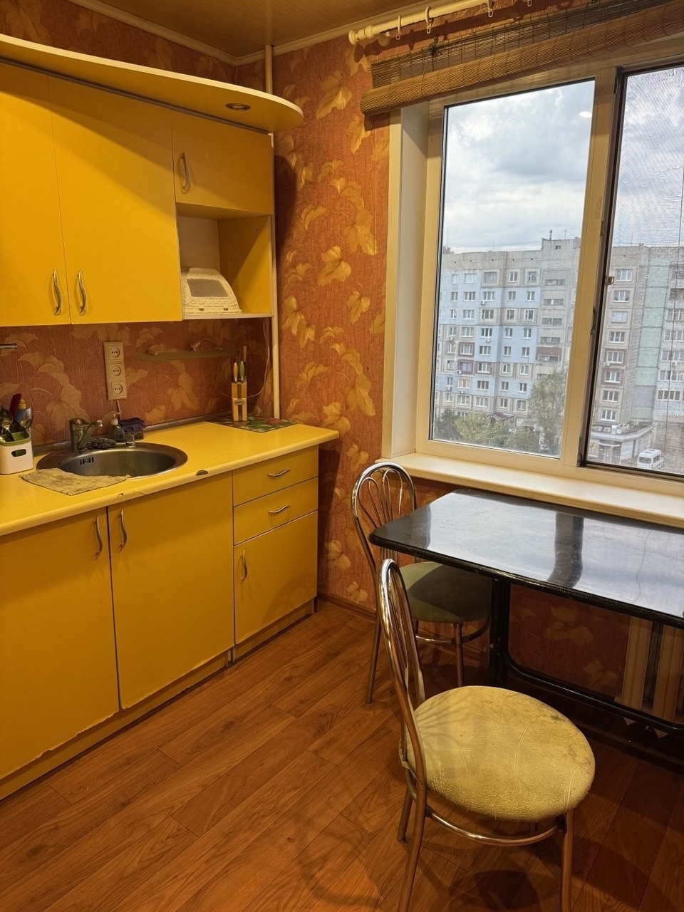 Долгосрочная аренда 1-к квартира, район маг. Атланта, по ул. Ленина. 8 этаж, лифт работает. В наличии мебель и техника, интернет. Без животных. Цена 15000 руб+к/у (ежемесячно) Залог+ агентские. +79591108151 тг...