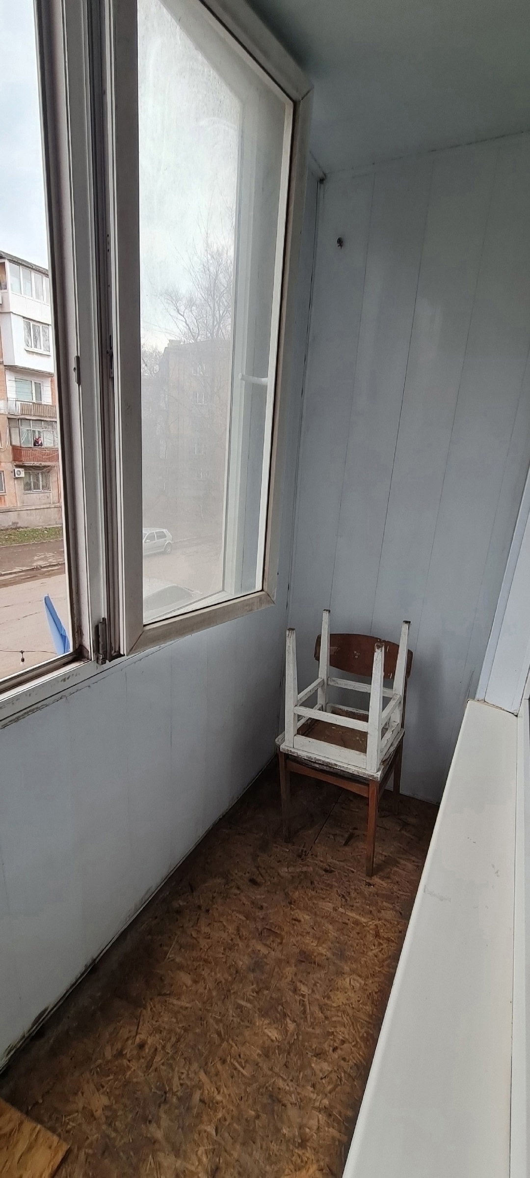Продам 1-но комнатную квартиру в районе Айсберга. Окна пластиковые. 2 этаж, не угловая, электроотопление. Балкон остеклен. ОП-29/5. Входная дверь железная. Радиаторы в наличии. , долгов нет. Цена 1200 000. руб. +79591245605...