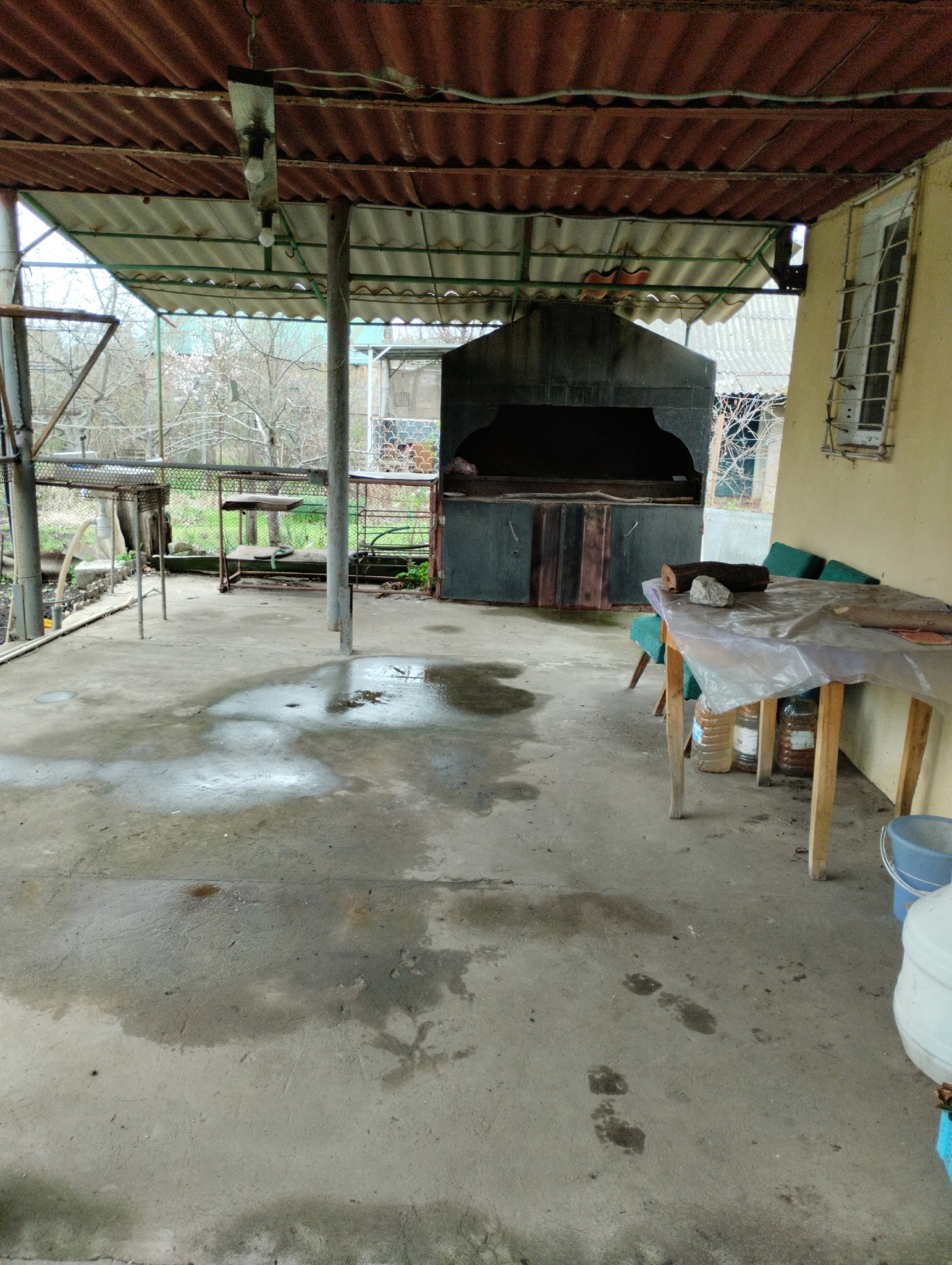📎Продается в ЛНР, г.Счастье 🏠ДАЧА в кооп.Зеленая поляна, р-н озера Утиное, в шаговой доступности канал, до городского пляжа 7мин. ✅Земельный участок 8 сот. ✅Дом кирпич, с внешним утеплением. ️❗На участке имеется большой, металлический, профессиональный мангал. ✅ В доме 1 комната и кухня. ✅ Окна м/п . ✅Туалет ...