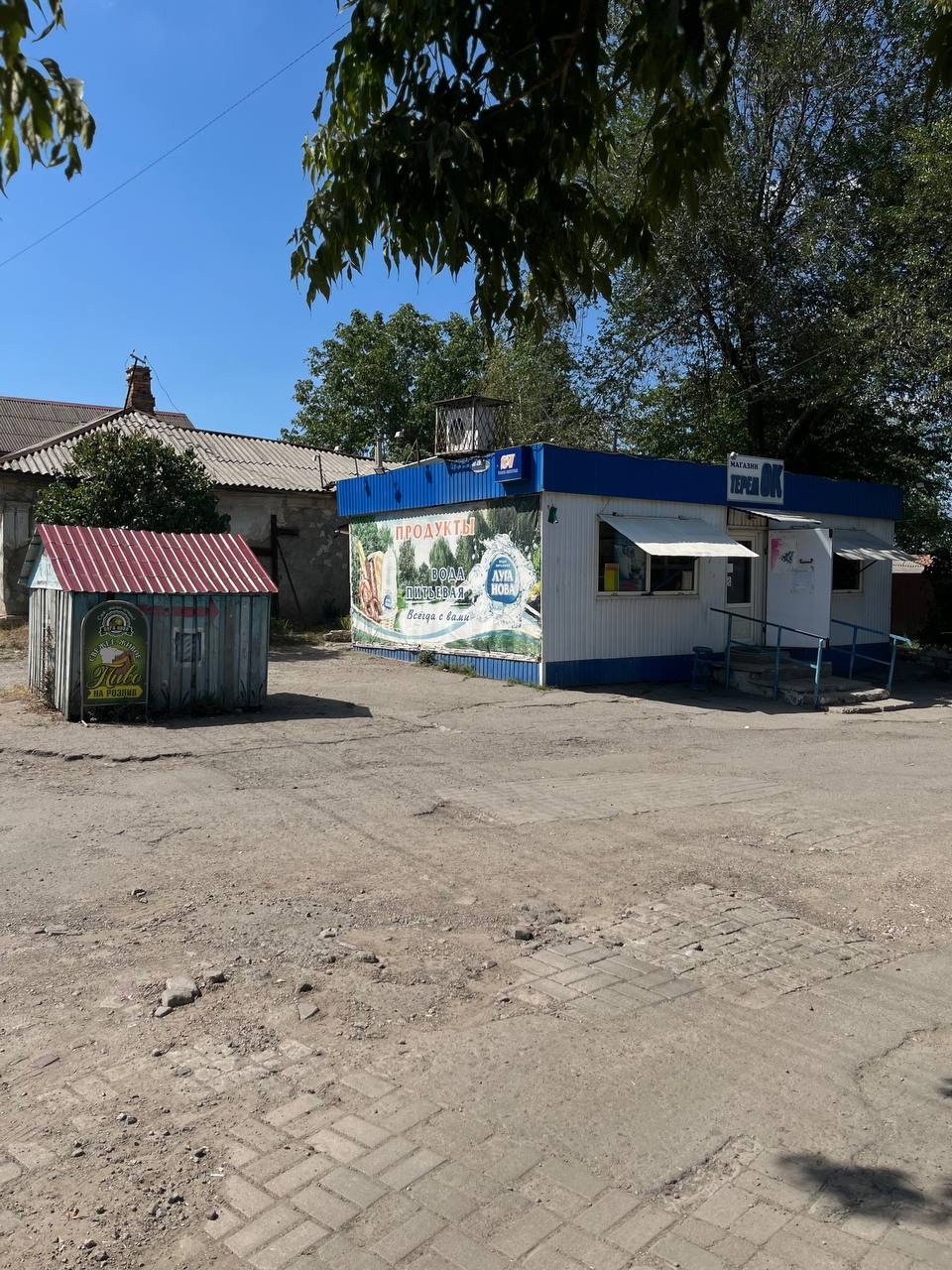 Продается участок под Бизнес В центральной части :город Луганска ул. Красноармейская 34 (район ДК Ленина) рядом магазин «Домус», «Теремок». Общая площадь участка 7 соток. Земля приватизирована и выведена под бизнес. Новая асфальтированная дорога и хороший подъезд и заезд для машины с двух стор участка (сам уч...